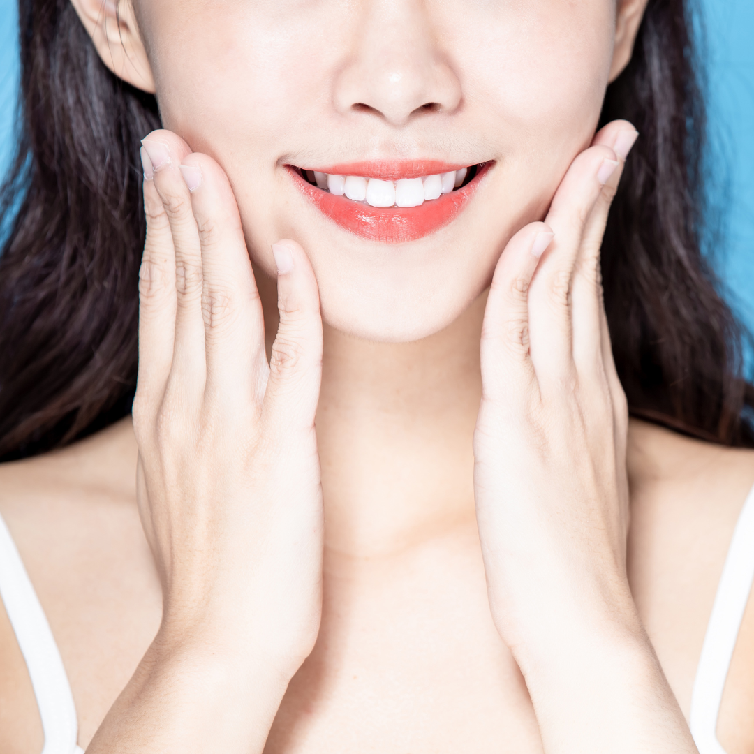 審美治療後の美しい日本人女性の口元２